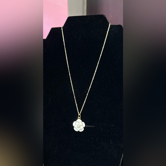 Chanel Flower Pearl CC Charm Zipper Pull NWOT - Picture 7 of 7